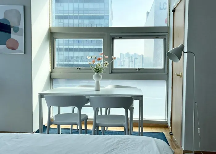 Modern And Spacious, Hongdae Stn 1mn