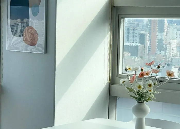 Modern And Spacious, Hongdae Stn 1mn Appartement *